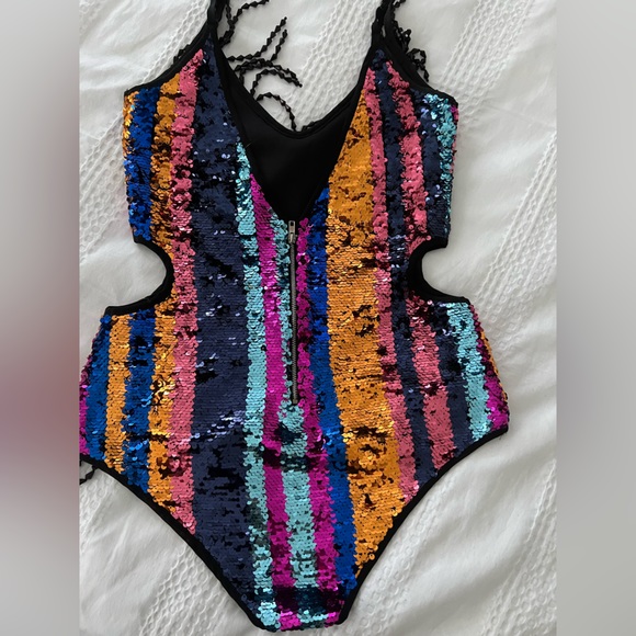 Gorgeous sequined bodysuit by Elsie & Fred - Picture 2 of 4